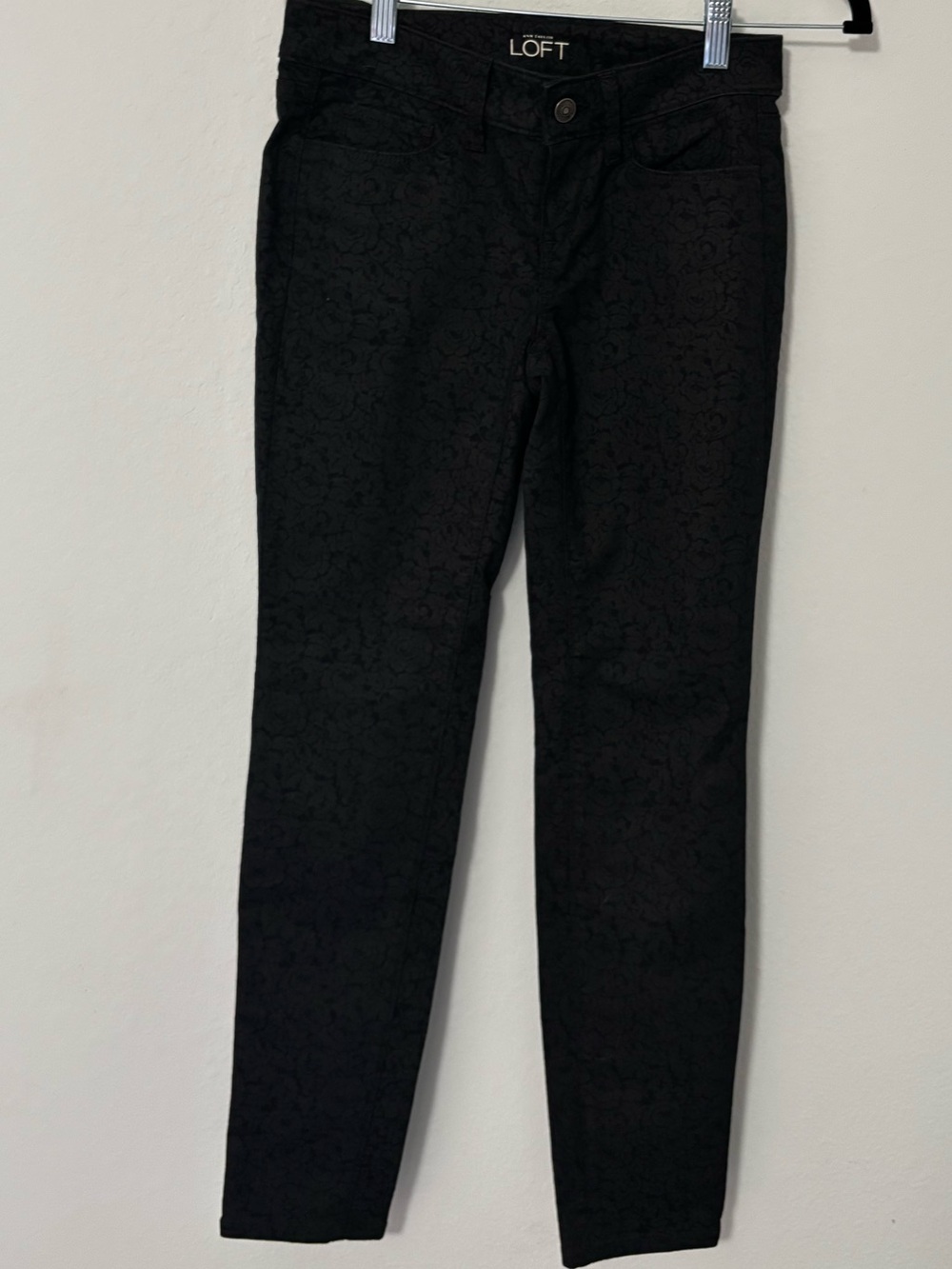 LOFT Modern Skinny Black Floral Jacquard Jeans 25/0P